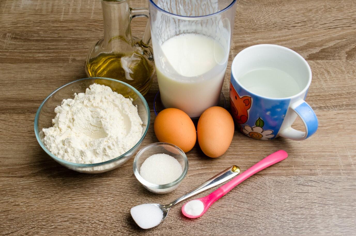 Кефир 1 яйцо мука сахар. Ингредиенты для блинов. Продукты для приготовления блинов. Ингредиенты для блинов на молоке. Ингредиенты для блинов на кефире.
